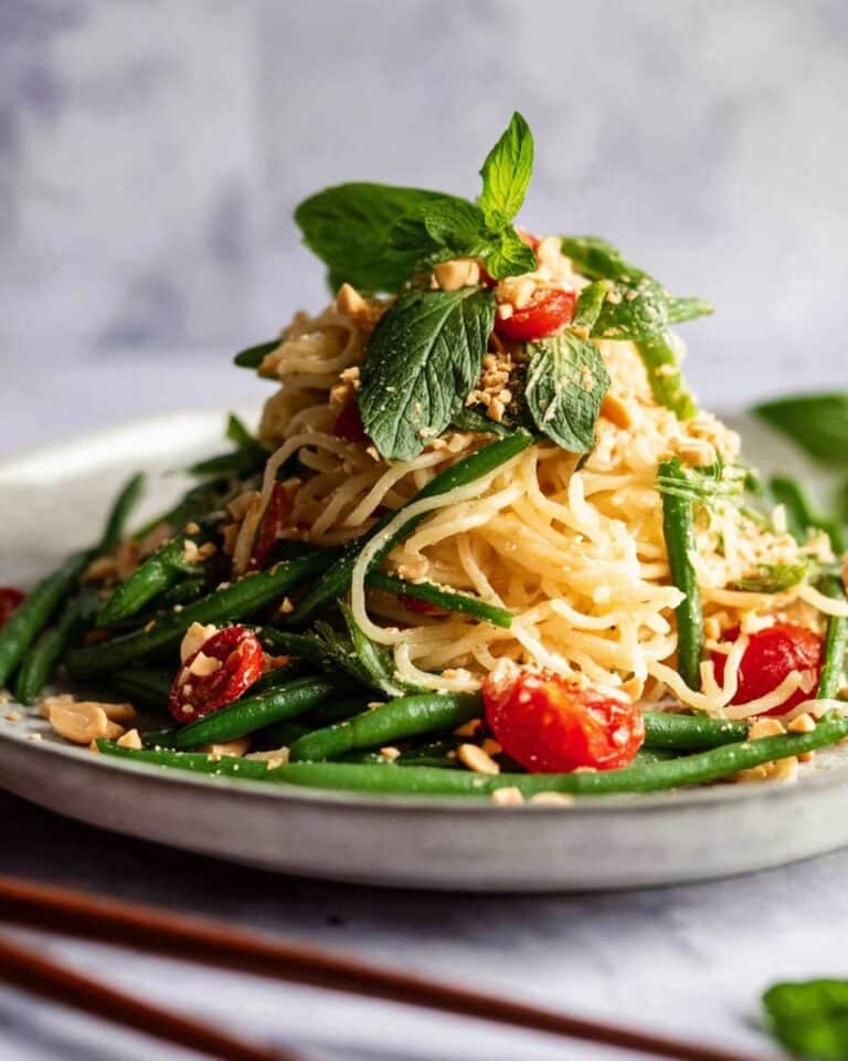 Thai Green Papaya Salad (Som Tum) Recipe