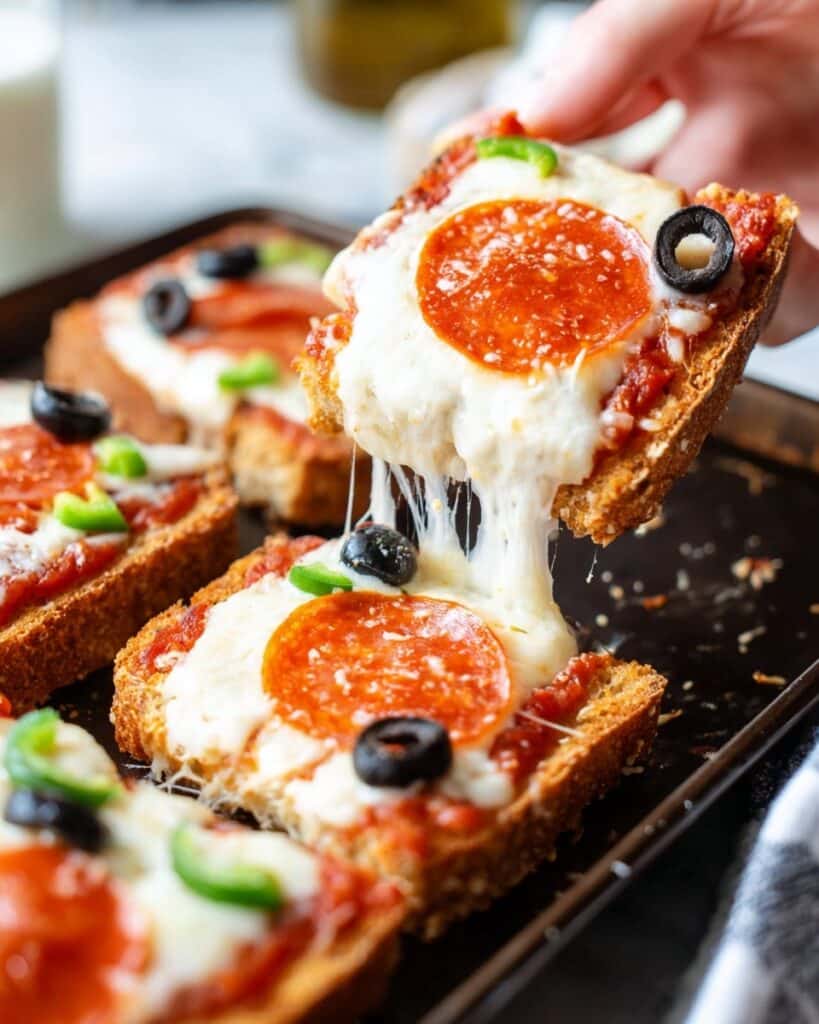 Garlic Bread Pizza with Pepperoni and Vegetables Recipe